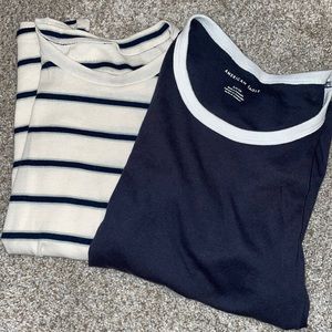 2-pack of Small Women’s American Eagle tees